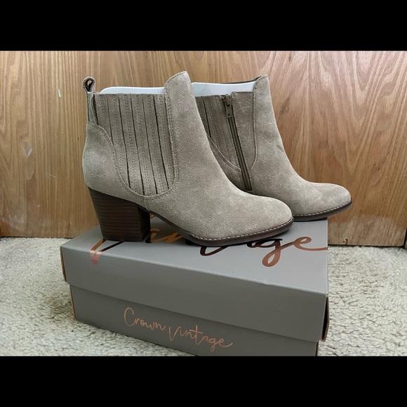 Never worn Crown Vintage Cindy Bootie in fresh stone